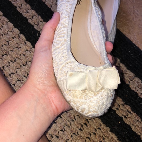 💕Cream coloured floral flats 💕 - Picture 3 of 4